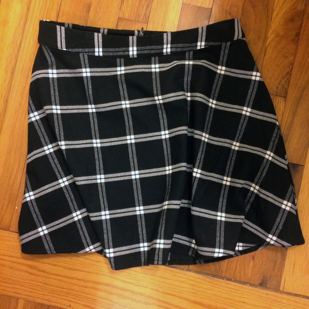 Black and white plaid skirt